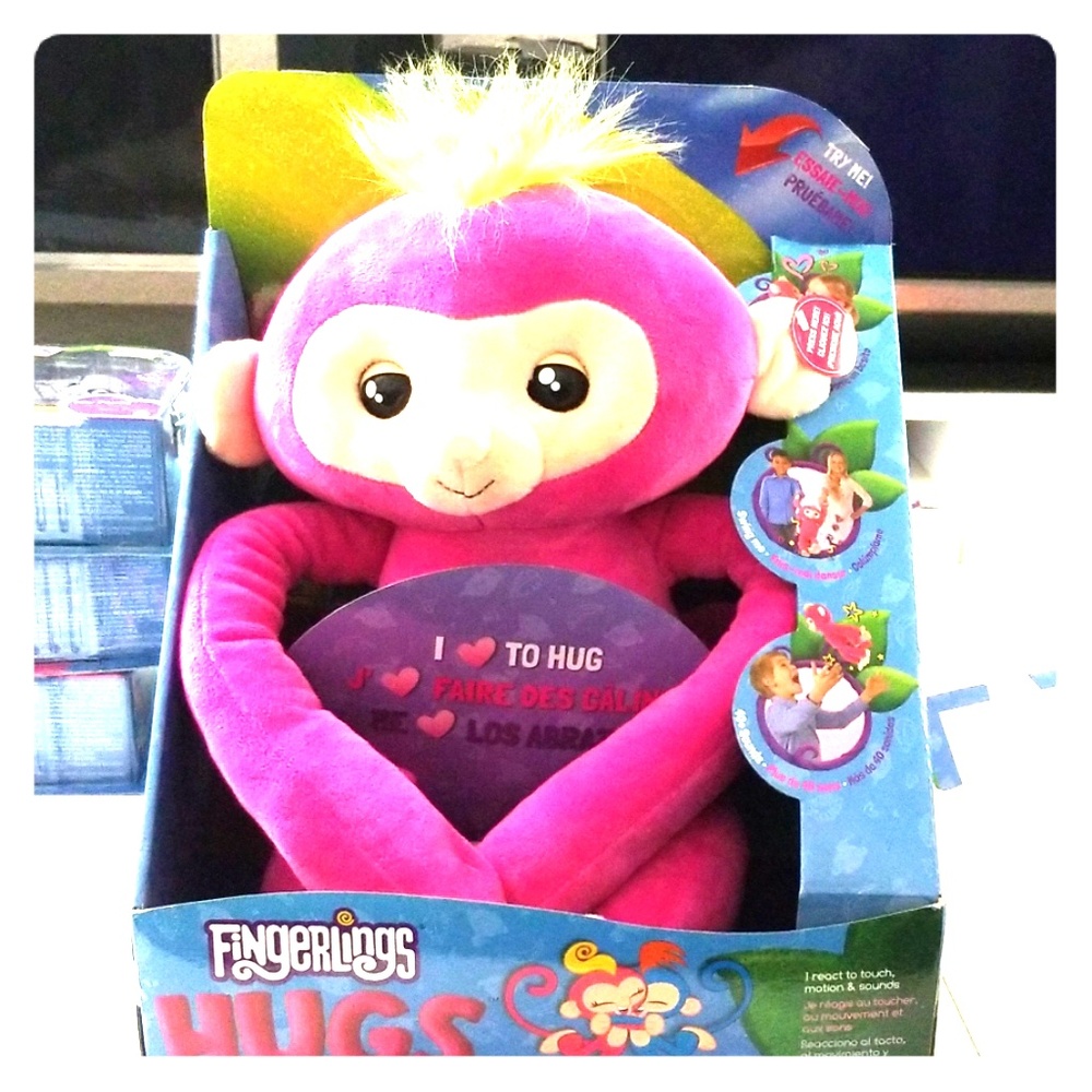 BNIB Fingerlings Hugs Bella